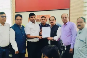 यातायात व्यवस्था में सुधार के लिए अपर नगर आयुक्त को दिया ज्ञापन, कहा- अराजकता फैला रहे ई-रिक्शा पर हो कार्रवाई