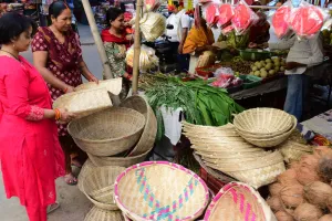 Chhath Puja: ‘नहाय-खाय’ से की पवित्र पर्व की शुरुआत, बाजारों में छाई रौनक