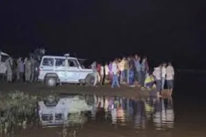 खंडवा हादसे में मृतकों की संख्या हुई 11, रोकने के बाद भी पानी में उतार दी थी ट्रैक्टर-ट्रॉली 