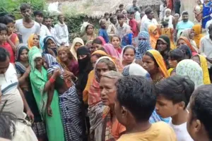 Amethi News: कमरे में फंदे से लटका मिला युवक का शव, परिजनों ने लगाया हत्या का आरोप, जांच में जुटी पुलिस 