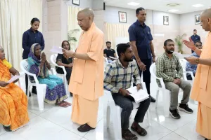 CM Yogi Janta Darshan: हर चेहरे पर खुशी और संतुष्टि ही सरकार की प्राथमिकता..., समयावधि में निस्तारण के लिए अफसरों को दिए निर्देश 