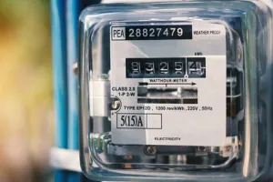 बिना अनुमति स्मार्ट प्री-पेड मीटर लगाकर हो रही वसूली, उपभोक्ता परिषद ने की बिजली कंपनियों पर अवमानना की सिफारिश