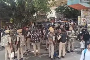 बरेली में पुलिस-फोर्स के कड़े पहरे में नमाज अदा करके शांति से घरों को लौटे नमाजी 