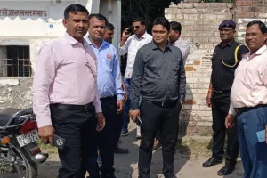 नगर निगम ने बीबीडी क्षेत्र में वेयर हाउस पर की बड़ी कार्रवाई, थर्माकोल और कूड़ा जलाने पर लगाया 50 हजार जुर्माना