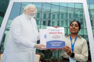 रोजगार मेला : पीएम मोदी ने बांटे 51 हजार नियुक्ति पत्र, कहा- युवा सशक्तिकरण सरकार की सर्वोच्च प्राथमिकता 