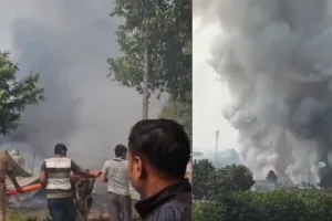 Breaking News: फतेहपुर पटाखा बाजार में भीषण आग, 65 दुकानें राख, विस्फोट से कई झुलसे