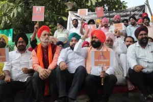 मौलाना ने CM योगी पर की अभद्र टिप्पणी... तो पूर्व महापौर समेत 45 जिलों के सिख समाज के लोगों ने दिया धरना, बोले- ढाल बनकर खड़े है...