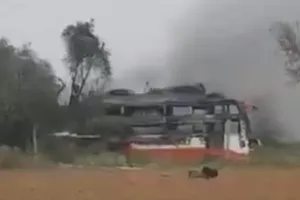 जयपुर में लोगों से भरी बस में लगी आग, 12 लोग झुलसे, दो की मौत