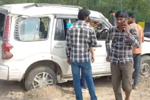 UP News: वाहन पलटने से सात साल के बच्चे की मौत, कई अन्य घायल 