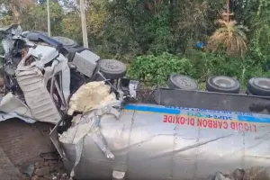 बिजनौर: कार्बन डाइऑक्साइड से भरा टैंकर पलटा, चालक-हेल्पर की दर्दनाक मौत, पुलिस ने शव पोस्टमॉर्टम के लिए भेजे
