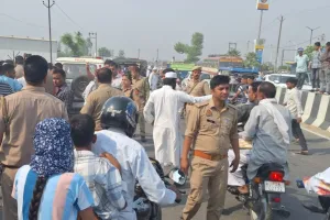 UP News: शामली में ट्रक ने मोटरसाइकिल को मारी टक्कर, महिला की मौत, पति गंभीर रूप से घायल 