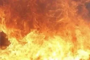 उत्तरपूर्व ऑस्ट्रेलिया में घर में आग लगने से तीन लोगों की मौत 