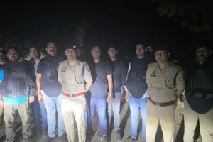 Prayagraj News: रावेंद्र हत्याकांड के आरोपी की पुलिस से मुठभेड़, पिता-पुत्र गिरफ्तार