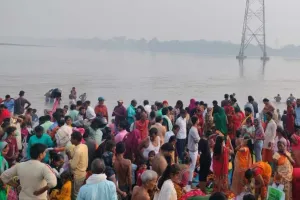 Ayodhya Kalpvas: सरयू के तट पर कल्पवास कर रहे हजारों श्रद्धालु, कार्तिक पूर्णिमा स्नान कर अनुष्ठान को दी जाएगी पूर्ण आहुति