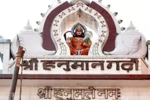 हनुमानगढ़ी मंदिर में विवाद: उज्जैनिया पट्टी ने सागरीय पट्टी से खानपान खत्म कर तोड़े रिश्ते