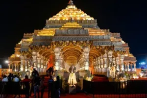 ध्वजारोहण पर अयोध्या में लाखों की संख्या में भीड़ उमड़ने की संभावना...  भीड़ नियंत्रण की व्यवस्था लागू 