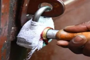 आयुर्वेदिक लाइसेंस पर एलोपैथिक उपचार, किशोर की मृत्यु के बाद अस्पताल पर ताला