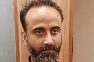 UP News: मुख्तार का करीबी शादाब लखनऊ एयरपोर्ट से गिरफ्तार, कंस्ट्रक्शन कंपनियों में करोड़ों की हेरफेरी मामले में था फरार