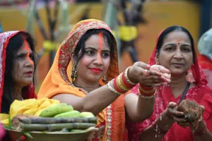 छठ महापर्व की धूम: देशभर में उगते सूर्य को अर्घ्य देकर महिलाओं ने संपन्न किया 36 घंटे का महाव्रत, पीएम मोदी ने दी शुभकामनाएं