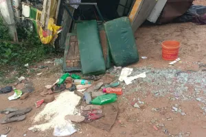 बहराइच में श्रद्धालुओं से भरी बस पलटी, 21 यात्री घायल