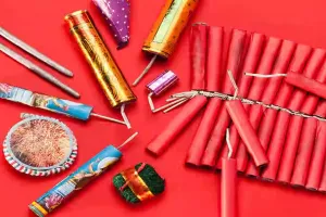 Bareilly : 40 थोक पटाखा कारोबारियों ने नहीं दी नियमों की रिपोर्ट, कार्रवाई की तैयारी