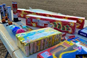 Bareilly: पटाखों के नए थोक लाइसेंस के आवेदन अटके, आवेदक परेशान