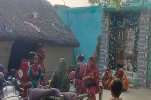 लखीमपुर खीरी: सरसवा गांव के बाहर गन्ना के खेत में मिला महिला का शव