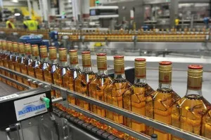 Rampur: शराब फैक्ट्री से निकल रही जहरीली गैस, लोग परेशान