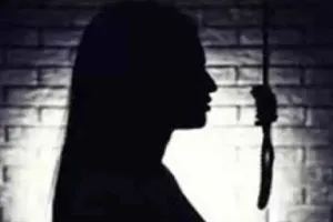 लखीमपुर खीरी : छह माह पहले हुई थी शादी, अब फंदे से लटका मिला विवाहिता का शव