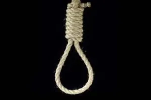 लखीमपुर खीरी : धान के खेत में बबूल के पेड़ से लटका मिला युवक का शव