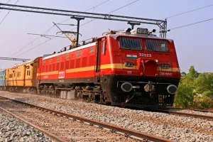 Bareilly: त्योहारों की छुट्टियों के बाद घर लौटने वालों के लिए चलाईं स्पेशल ट्रेनें