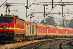 UP: दिवाली और छठ पर ट्रेनें फुल, अधिक भीड़ रोकने को बढ़ाई सतर्कता