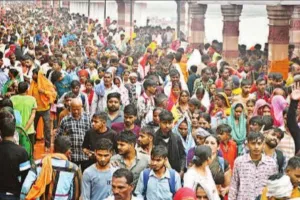 बारिश ने ली परीक्षा, 25 लाख परिक्रमार्थी पास...नहीं थमी आस्था, जय श्रीराम का जयकारा लगाते हुए पूरी की 14 कोसी परिक्रमा