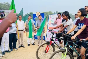 Cyclothon-2025 :  वाराणसी में बच्चों ने दिखाई ऊर्जा...DM ने दिखाई साईकिल प्रतियोगिता को हरी झंडी 