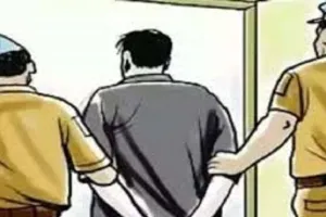 आजमगढ़ में अंतरराज्यीय तस्कर गिरफ्तार:  1 करोड़ की शराब बरामद, 2 गिरफ्तार 