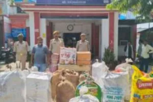 दिवाली से पहले प्रयागराज में बड़ी कार्रवाई : अवैध पटाखों के भंडारण में 3 लोग गिरफ्तार, छापेमारी जारी 