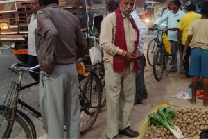  बाराबंकी में वीकली बाजार से लग रहा जाम...बढ़ा हादसों का खतरा, प्रशासन की अनदेखी से लोगों में नाराजगी