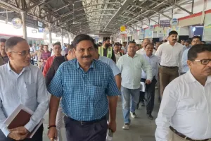 छठ पूजा पर यात्रियों के लिए सेंट्रल की व्यवस्था देखने पहुंचे रेलवे GM,सेंट्रल स्टेशन का निरीक्षण कर दिए उचित प्रबंधन के निर्देश 