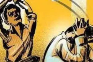 प्रयागराज में पेड़ के विवाद को लेकर दो पक्षों में हिंसक झड़प: लाठी-डंडे और चाकू का इस्तेमाल, 5 घायल 