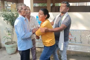 कानपुर में भीषण सड़क हादसा:  डंपर की टक्कर से युवक की मौत, दो घायल परिजनों में कोहराम 