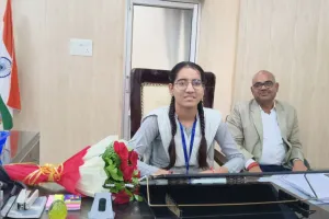 कानपुर की श्रद्धा दीक्षित बनी एक दिन की DM...सुनी जनसमस्याएं, निस्तारण के लिए अधिकारियों को कार्रवाई के निर्देश