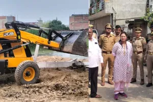 कानपुर में तालाब की भूमि पर चला बुलडोजर... अवैध कब्जे को लेकर प्रशासन ने की कार्रवाई