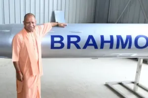'आत्मनिर्भर भारत एक विचार नहीं...हकीकत है' लखनऊ में सुपर सोनिक ब्रह्मोस मिसाइलों के प्रथम बैच का फ्लैग ऑफ कर बोले योगी