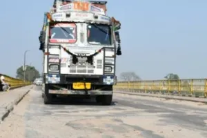 कानपुर में जाजमऊ गंगापुल की मरम्मत के लिए नहीं मिल पा रहा ठेकेदार.. नए साल में होगा काम, टेंडर प्रक्रिया के लिए मांगे गए आवेदन  