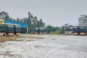 सालभर पहले मुख्यमंत्री ने दिखाई थी झंडी.. अब तक नहीं दौड़ी डबलडेकर, बाराबंकी डिपो धूल फांक रही 15 करोड़ की इलेक्ट्रिक बसें 