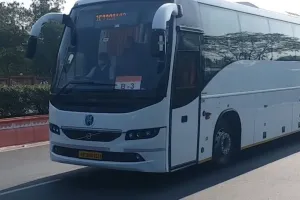 सड़क पर दौड़ती बसों में मिली तकनीकी खामियां, लगातार हो रहे बस हादसों को लेकर RTO ने चलाया अभियान