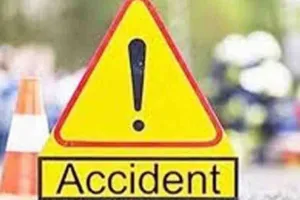 ट्रक ने ई रिक्शा को मारी टक्कर... दो सगी बहनों की मौत, सुल्तानपुर में विसर्जन से घर लौट रहे थे श्रद्धालु