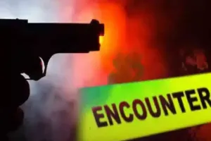 यूपी के फर्रुखाबाद में SOG और यूपी पुलिस का एक्शन:  कुख्यात इनामी गैंगस्टर गिरफ्तार, बदमाश के पैर में लगी गोली 