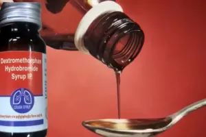 यूपी में छापामारी अभियान... कफ सीरप के 364 नमूनों की जांच जारी, कंपनियों को लेकर नया आदेश