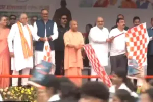 सरदार पटेल की 150वीं जयंती: एकता दिवस पर रन फॉर यूनिटी के लिए सीएम योगी ने दिखाई हरी झंडी, बदली रहेगी यातायात व्यवस्था